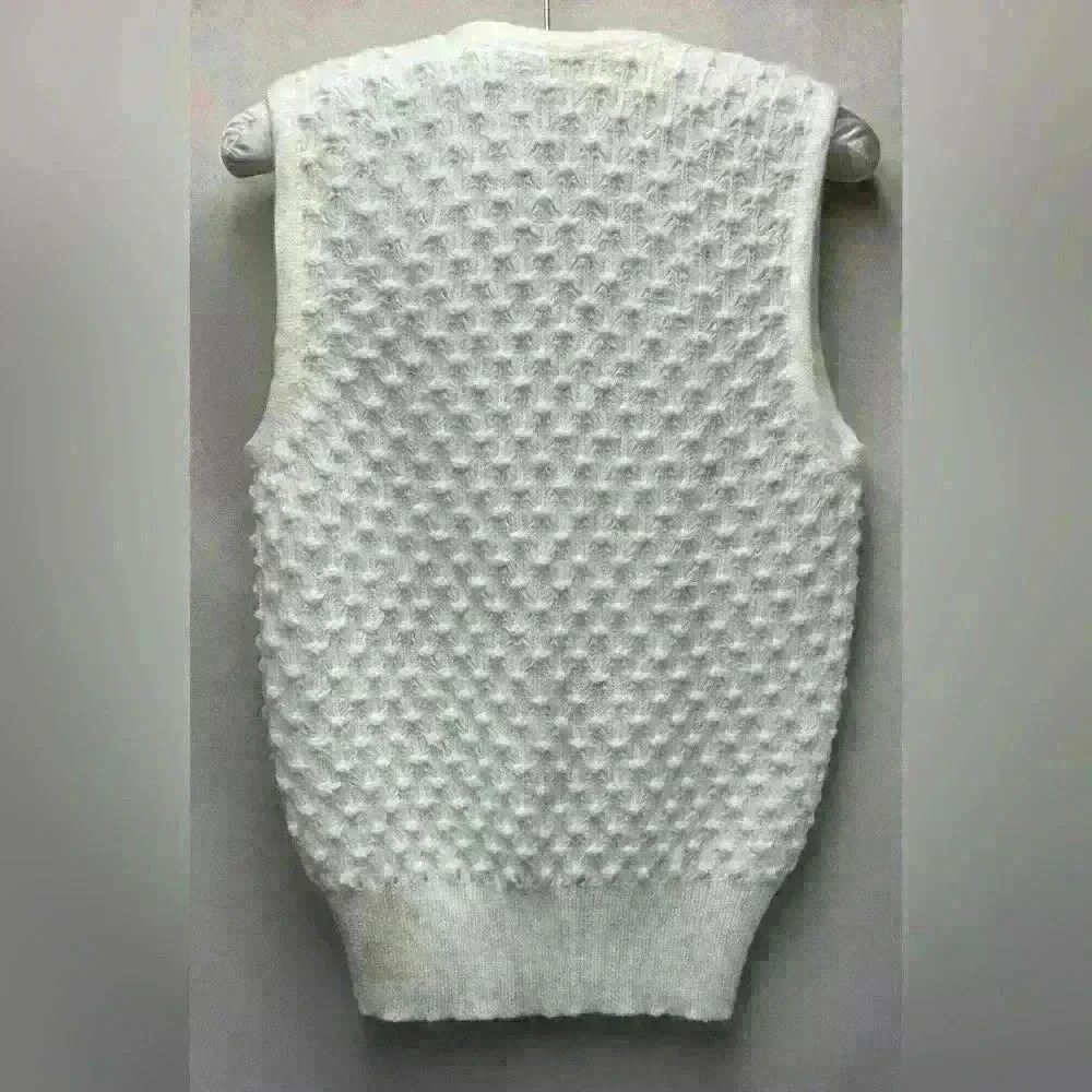Unmarked Women’s Vintage Cottagecore Style Acrylic Sweater Cardigan Vest in Ecru - Picture 2 of 4